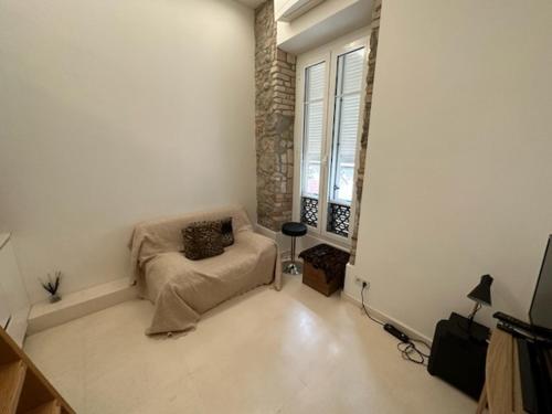 a living room with a couch and a window at Studio port hercule Monaco in Monte Carlo