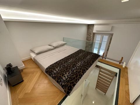 a bedroom with a large bed in a room at Studio port hercule Monaco in Monte Carlo