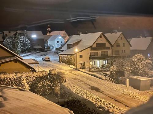 a snow covered street at night with a house at Ferienhaus Greta in Mastershausen