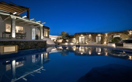 Bazen u ili blizu objekta 7 bedrooms villa at Platis Gialos 800 m away from the beach with sea view private pool and enclosed garden