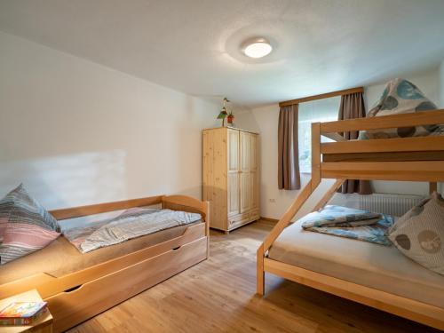 a bedroom with two bunk beds and a window at Apartement Eil in Söll