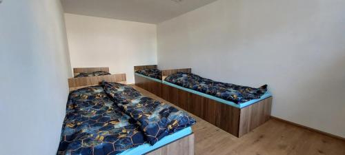 a room with two beds in a room at Domek Tomek in Wilkasy