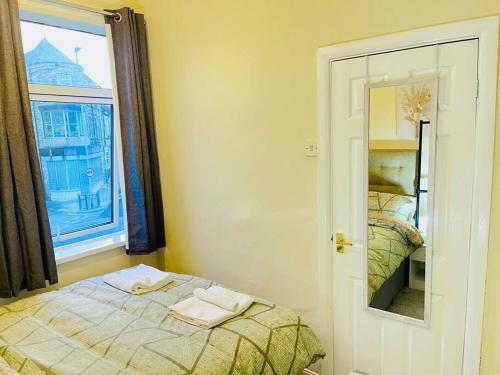 a small bedroom with a bed and a window at Darlington City Flat in Darlington