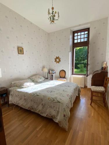 Katil atau katil-katil dalam bilik di Château de Buffaud