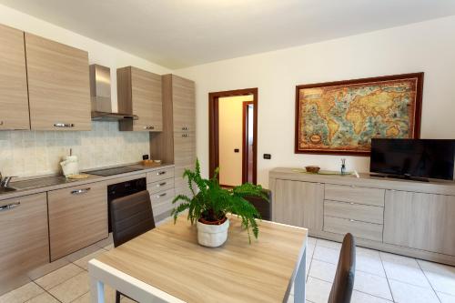 a kitchen with a table with a plant on it at Casa Jennifer nel Delta del Po in Taglio di Po