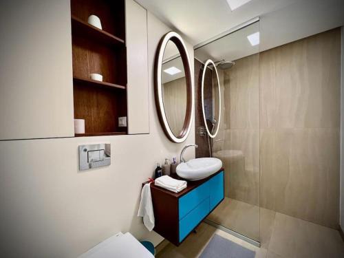 a bathroom with a sink and a mirror at Bright and Modern Home Timisoara in Timişoara