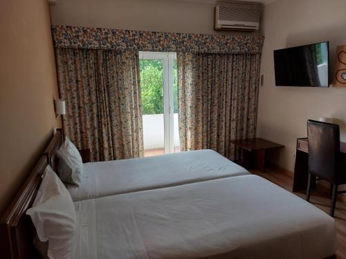 Ένα ή περισσότερα κρεβάτια σε δωμάτιο στο Petrus Hotel