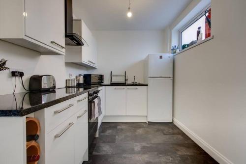 Billede fra billedgalleriet på The Long Hall 2 bed ground floor annexed apartment - sleeps 6 i Chesterfield