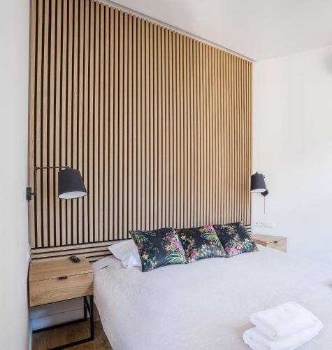 a bedroom with a bed and a wooden wall at Apple Inn in Warsaw