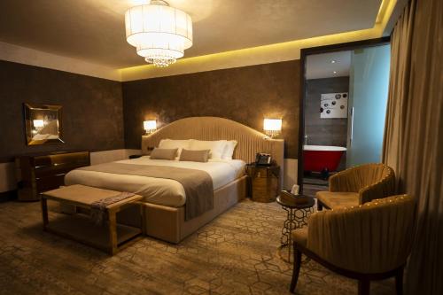Postel nebo postele na pokoji v ubytování Rodina hôtel spa & conferences