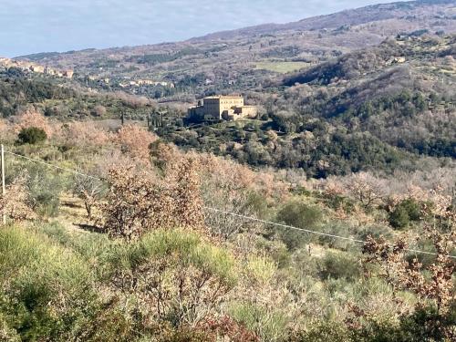 a house in the middle of a mountain at Andrea‘s Nido in Castel del Piano
