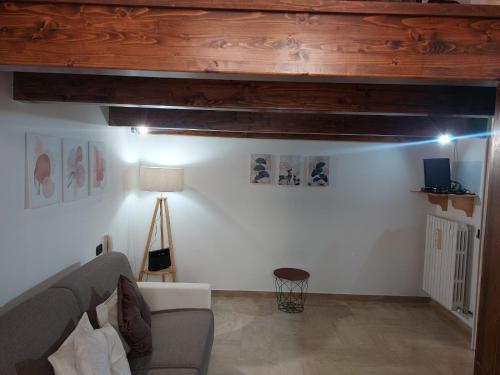 a living room with a couch and a wooden ceiling at Suite del Conservatorio nel centro storico in Lecce