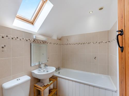 a bathroom with a sink and a toilet and a bath tub at The Cider House in Clee Saint Margaret