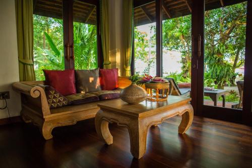 a living room with a couch and a coffee table at Chivapuri Beach Resort in Ko Chang