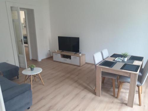 TV a/nebo společenská místnost v ubytování Apartman Matteo