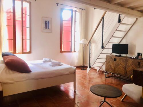 a living room with a bed and a staircase at B&B Villa Roumanille in Aix-en-Provence