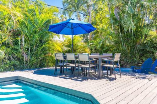 Πισίνα στο ή κοντά στο Heated Pool Modern 5 Bedrooms House 10 minutes to the Ocean