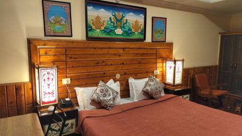 Un ou plusieurs lits dans un hébergement de l'établissement Auspiscious Him View Hotel