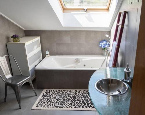 a bathroom with a tub and a glass table at EARRA - Villa Eki - 2 garajes, playa a 7 min a pie in Zarautz