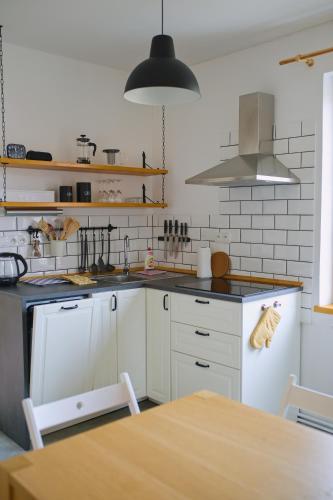 Una cocina o zona de cocina en Naruby Ubytování