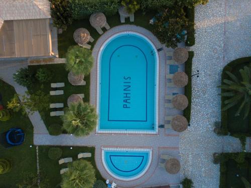 an overhead view of a pool in a yard with trees at PAHNIS studios in Alikanas