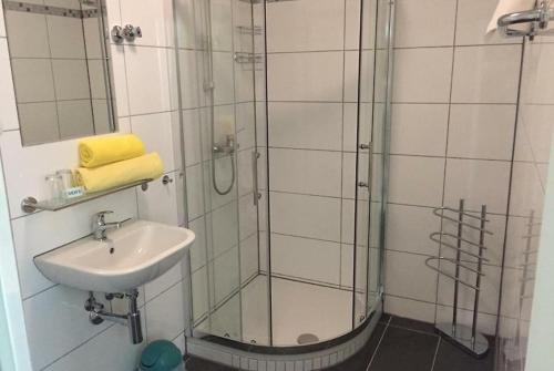 a bathroom with a shower and a sink at Jugendhotel Nürnberg in Nürnberg