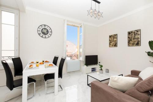 Bright and elegant renovated two rooms - Near Suquet