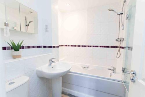 #Cloudstays Birmingham - City Getaway Luxury Townhouse Free Parking 2 Lakes photo 16