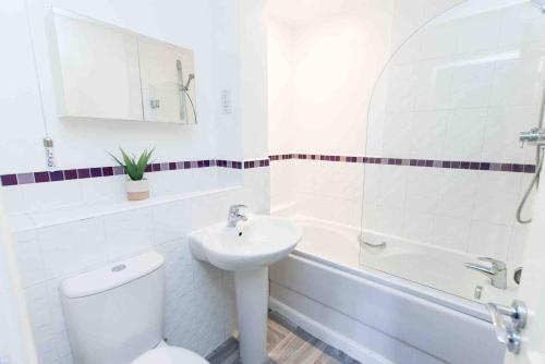 #Cloudstays Birmingham - City Getaway Luxury Townhouse Free Parking 2 Lakes photo 9