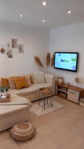 Ruang duduk di White Stone Apartman
