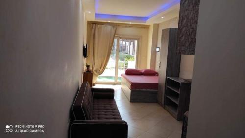 Postel nebo postele na pokoji v ubytování Cecelia Beach Resort Furnished Chalets for Rent