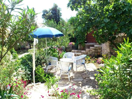 Apartment Lozica with private garden, self check-in