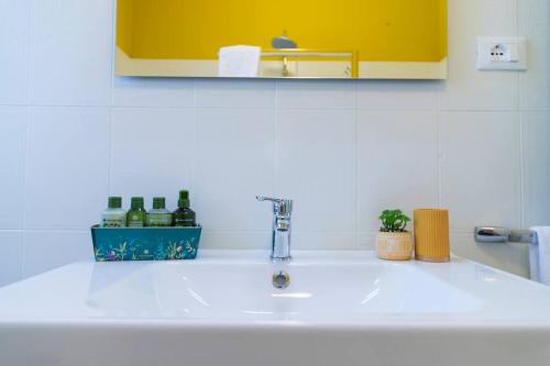 Fotografie z fotogalerie ubytování Leccino Home Primo Piano by Yohome v destinaci Fiorenzuola di Focara