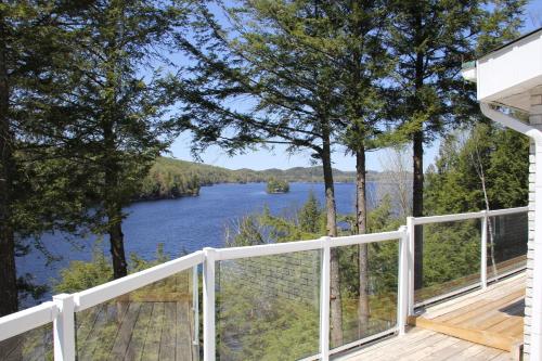 Open for Holidays Waterfront cottage at Lac Simon