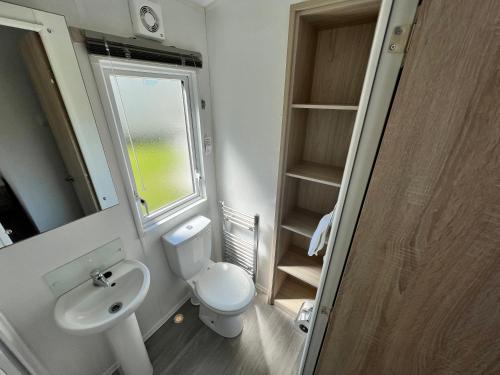 Koupelna v ubytování 3 Bedroom Caravan LG34, Lower Hyde, Shanklin