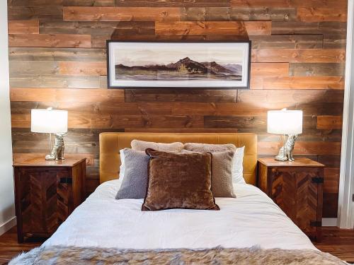 Rustic Chic - Boutique Luxe Stay Near Broadway Image