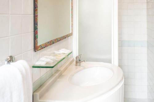 Un baño de Lime Hotel
