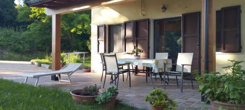 a patio with a table and chairs on a house at La Quagnola Casa vacanze in Polinago