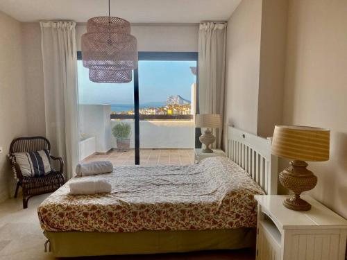 Fantastic Sea View Apartment tesisinde bir odada yatak veya yataklar