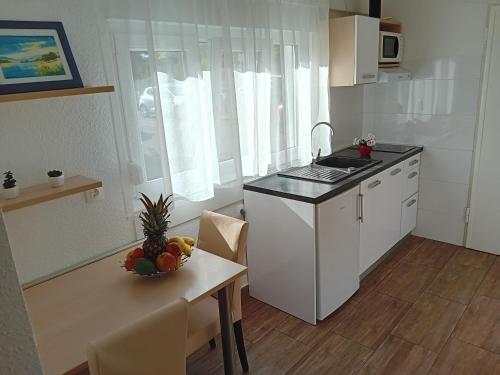 Dapur atau dapur kecil di Apartment Nikol