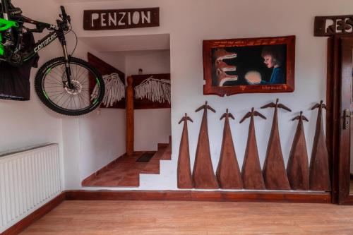 Fotografia z galérie ubytovania Bike Bistro a penzion U Všech andělů v destinácii Nové Město pod Smrkem