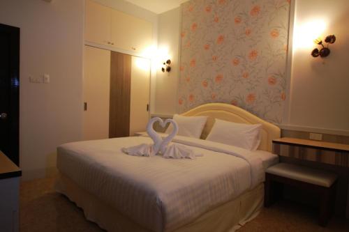 Postel nebo postele na pokoji v ubytování Cupid Hotel