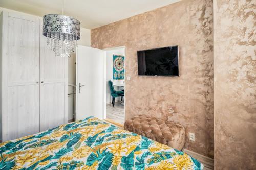 a bedroom with a bed and a chandelier at Apartmán Sabína in Liptovský Mikuláš