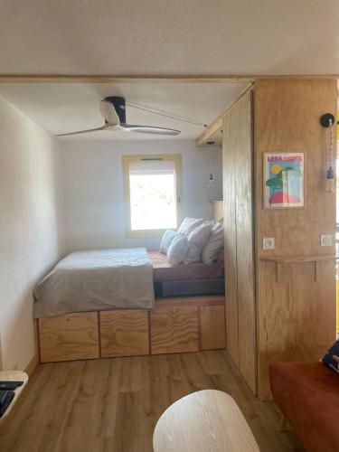a small bedroom with a bed and a window at Agréable Loft proche océan classé 1 étoile Refait à neuf in Biscarrosse-Plage