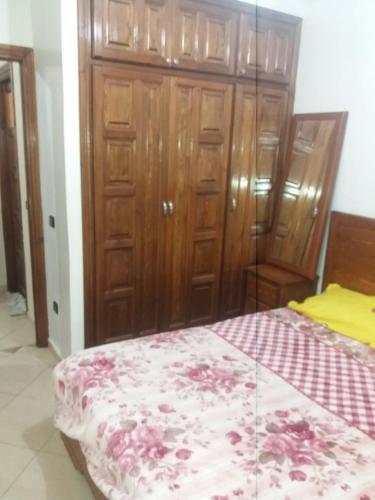 Rúm í herbergi á Appartement Sidi-Bouzid