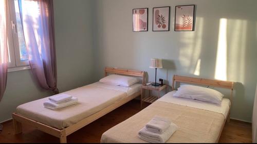 Ένα ή περισσότερα κρεβάτια σε δωμάτιο στο Theros Garden House