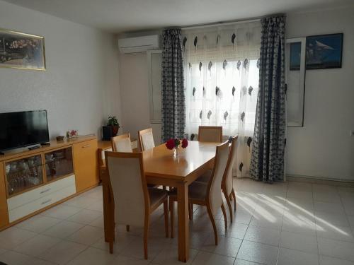 Een TV en/of entertainmentcenter bij Allotjament dels Ports
