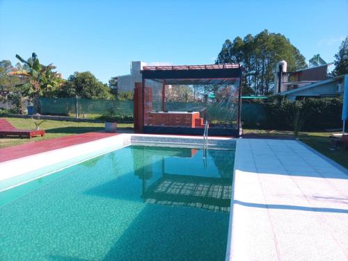 a swimming pool in a yard with a house at Pinares del Norte in Federación