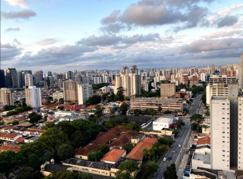 a cityscape of a city with tall buildings at BookSampa Apto Aconchegante Alto da Boa Vista in Sao Paulo