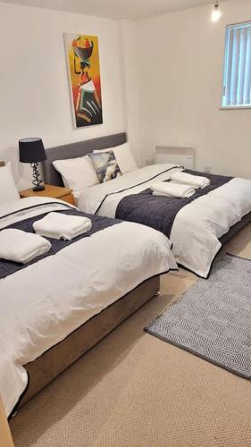 a room with four beds lined up in a row at Balcony-view with Free and secured Parking in Manchester